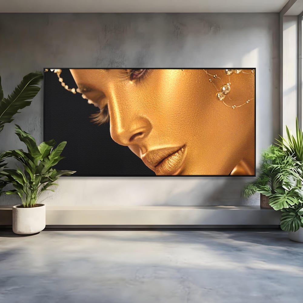 Tablou canvas cu tablou canvas cu femeie in nuante aurii, in rama de aluminiu negru